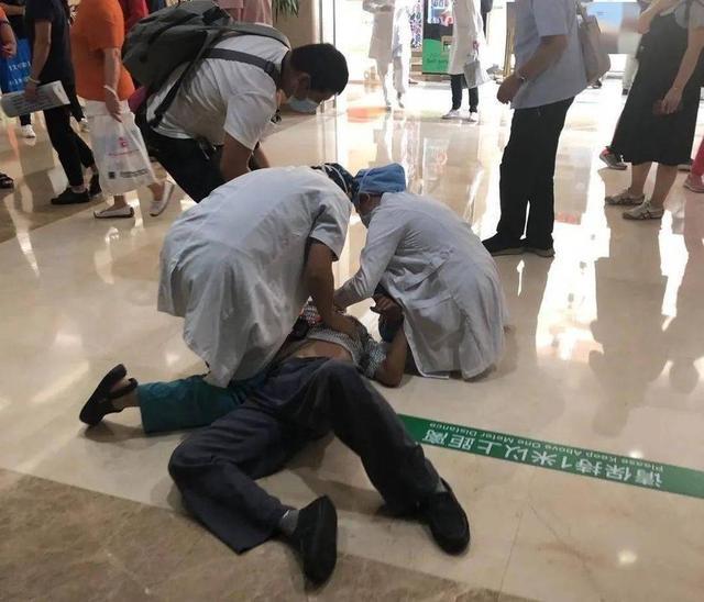 男子帮邻居抬棺突发心梗猝死的警惕虚假宣传-实时解答解释落实