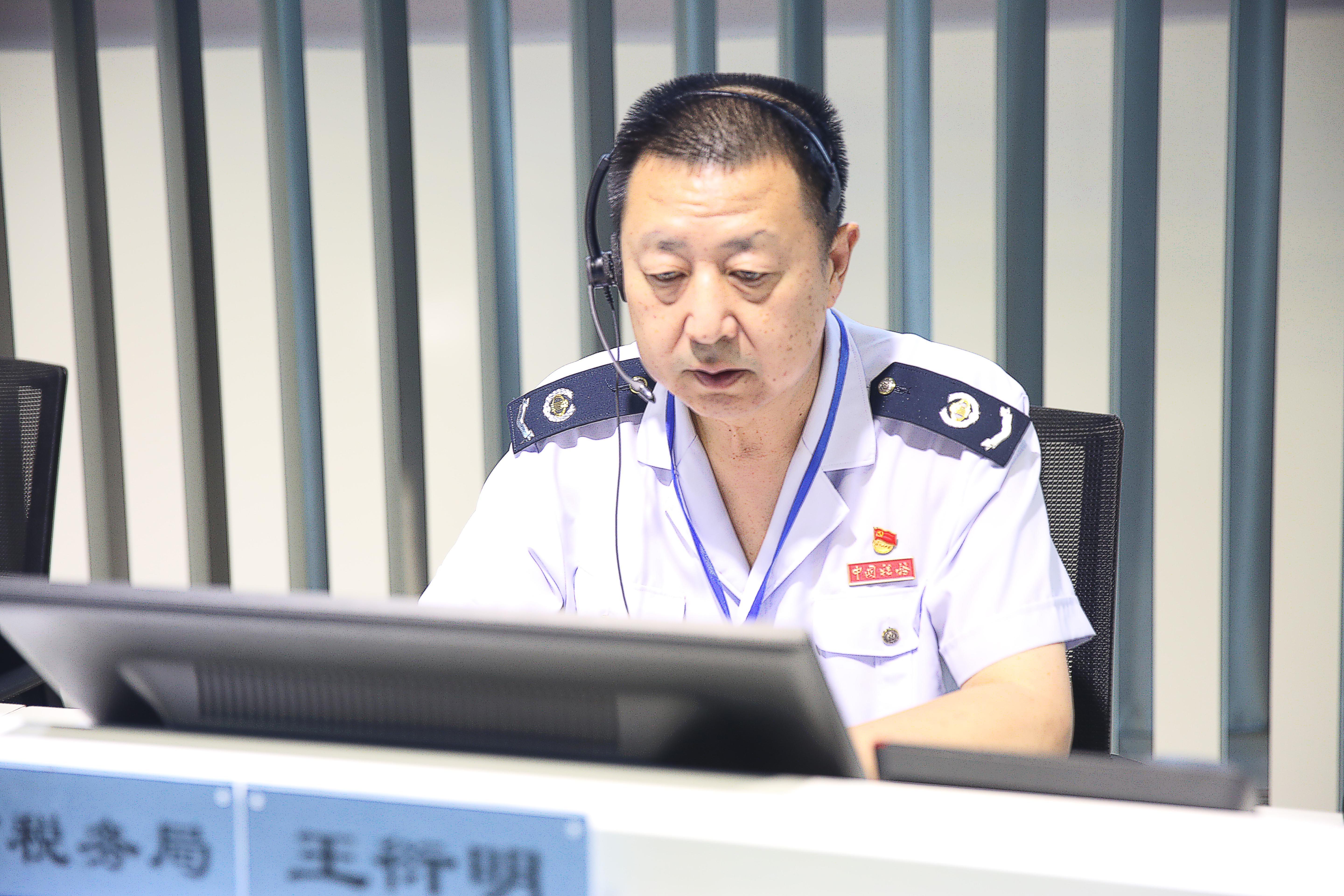 2025新澳门天天免费精准论坛与警惕虚假宣传-全面释义、深度解答解释落实