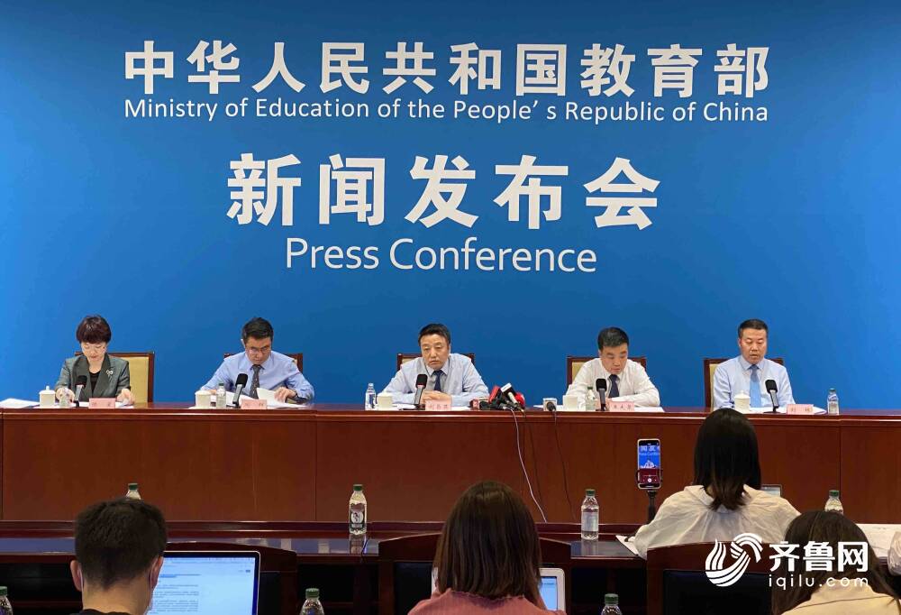 今晚必出二肖全面释义、时代解答解释落实